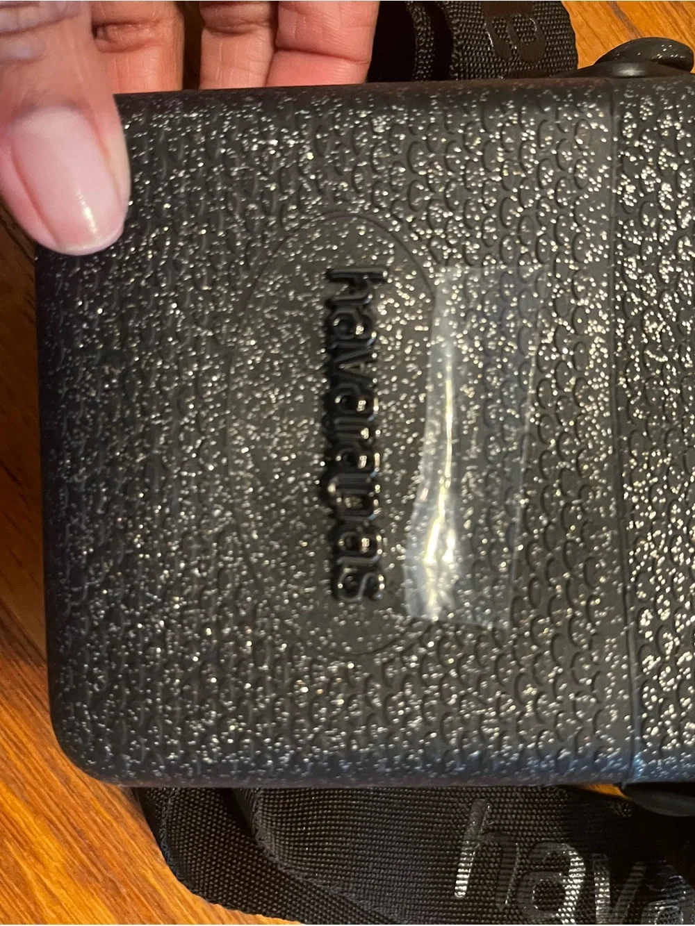 Havaianas Black Textured Crossbody Phone Pouch